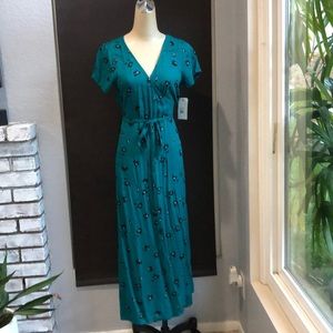 Billabong green flowers print Dress.